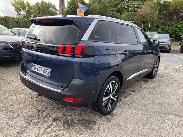 Peugeot 5008 view 4