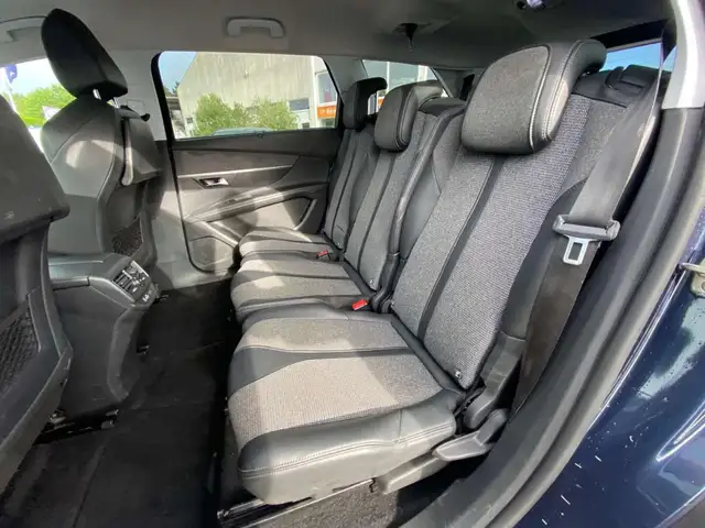 Peugeot 5008 view 6