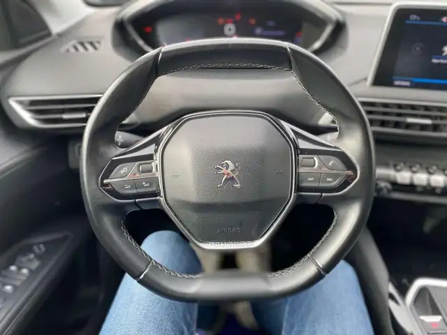 Peugeot 5008 view 8