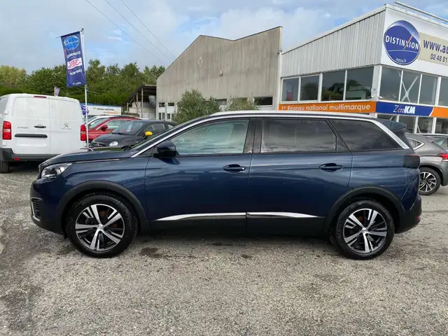Peugeot 5008 view 3