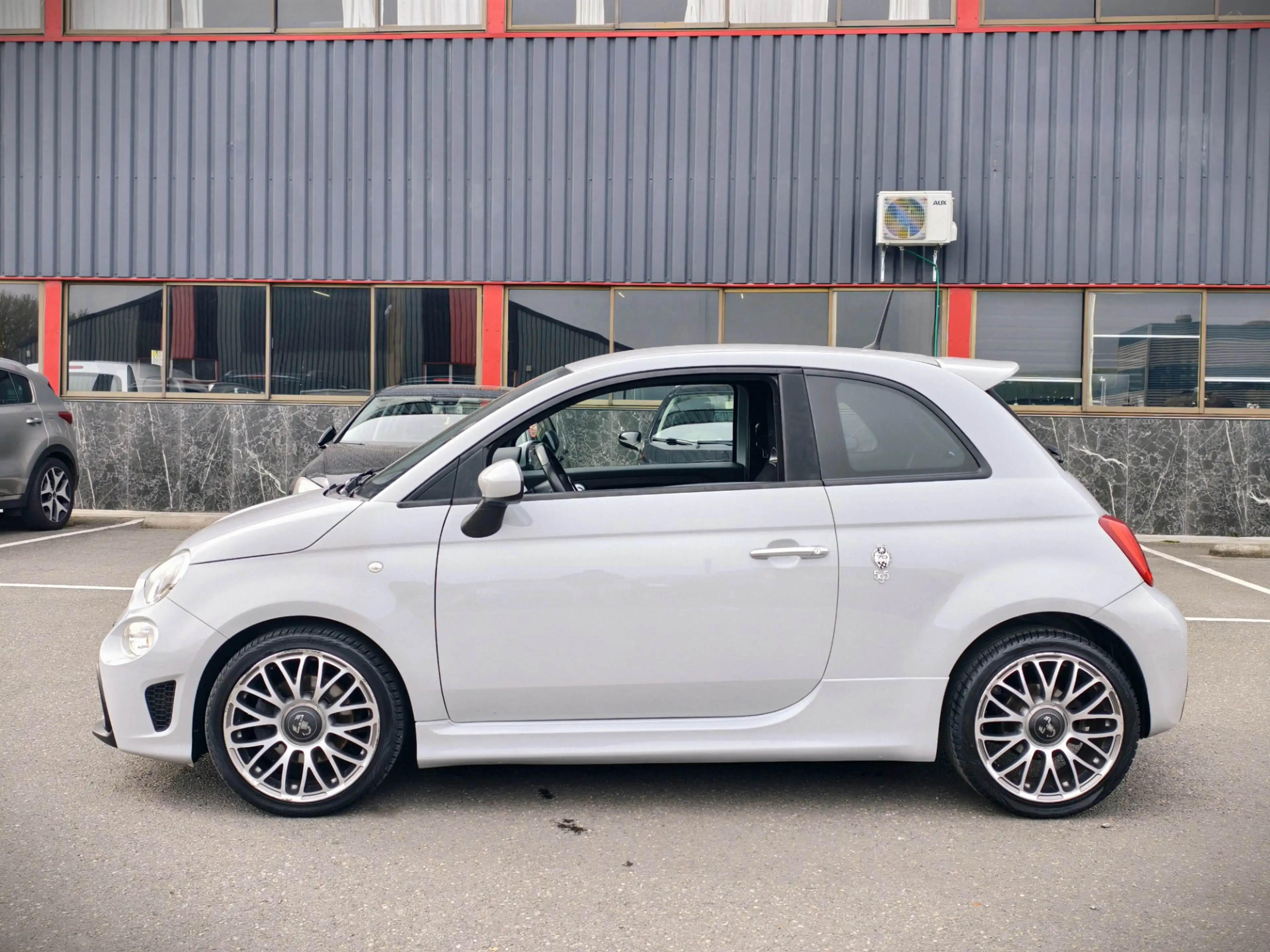 Fiat 500 Abarth 1.4 T-Jet 595 // 146 PK / SPORTUITVOERING / 17" VE — photo 2