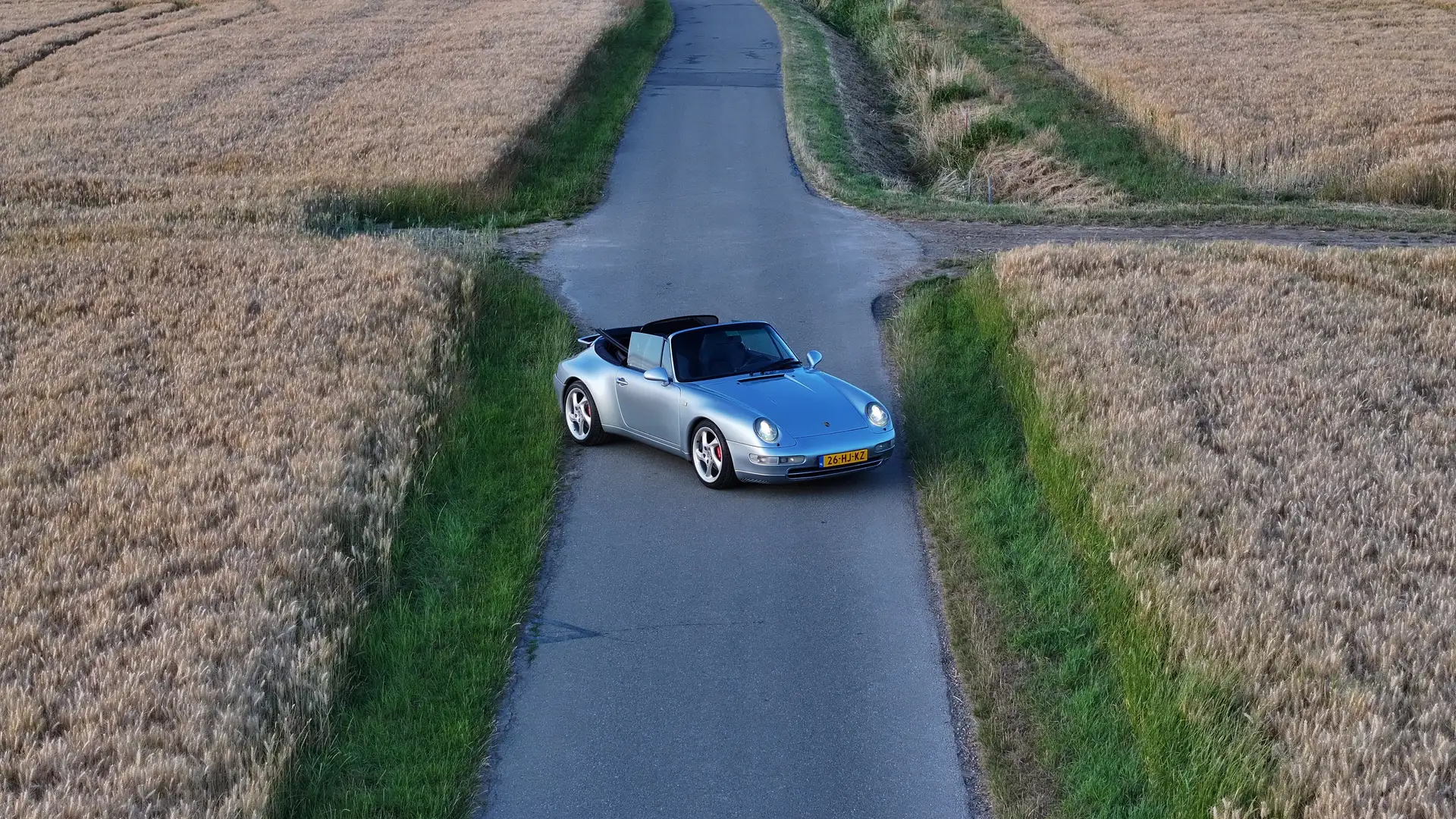 Porsche 993 Carrera 4(S) Cabriolet Argent - 2