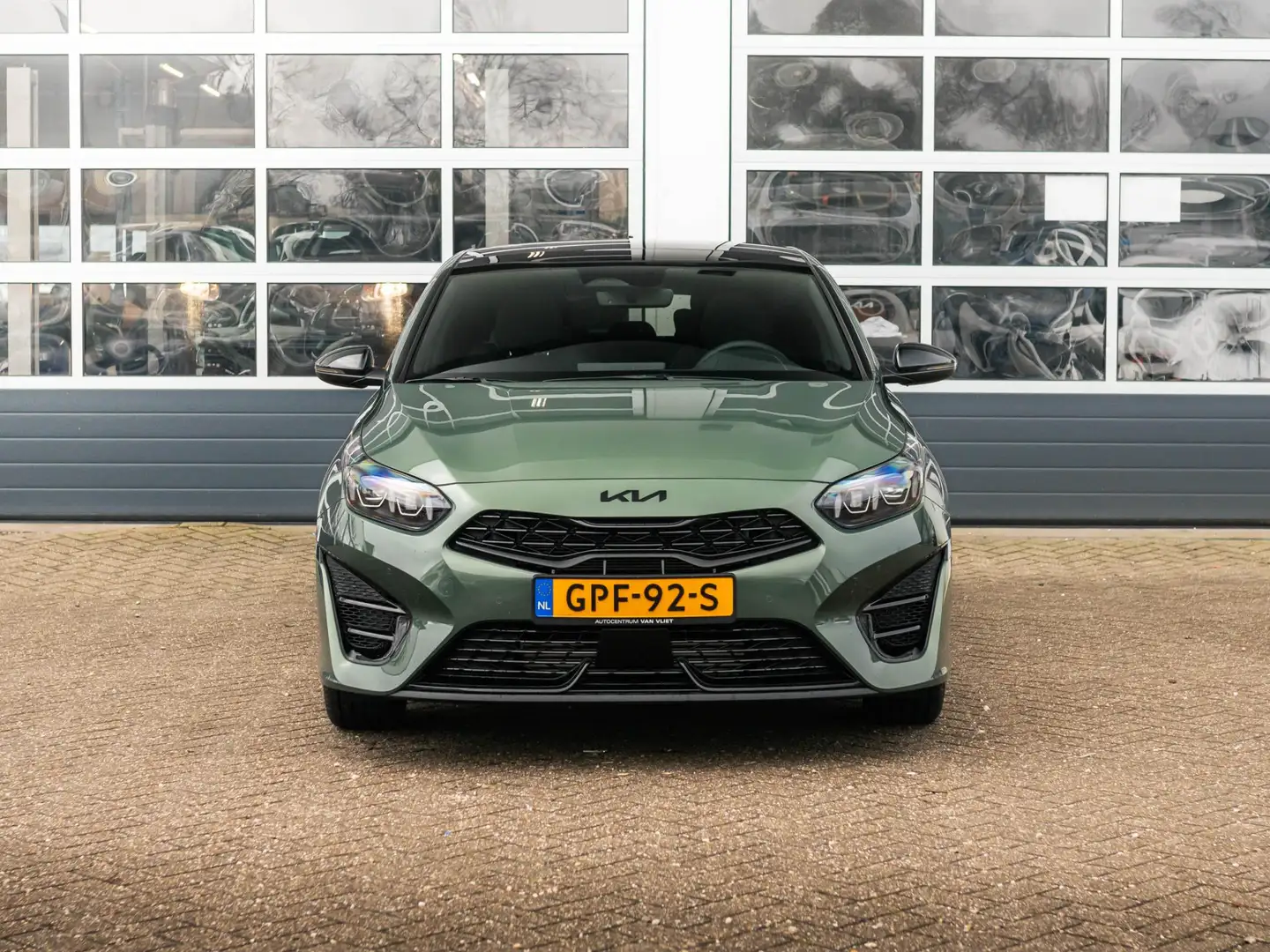 Kia ProCeed / pro_cee'd 1.5 T-GDi GT-Line | Automaat - Zwarte wrap logo's Vert - 2