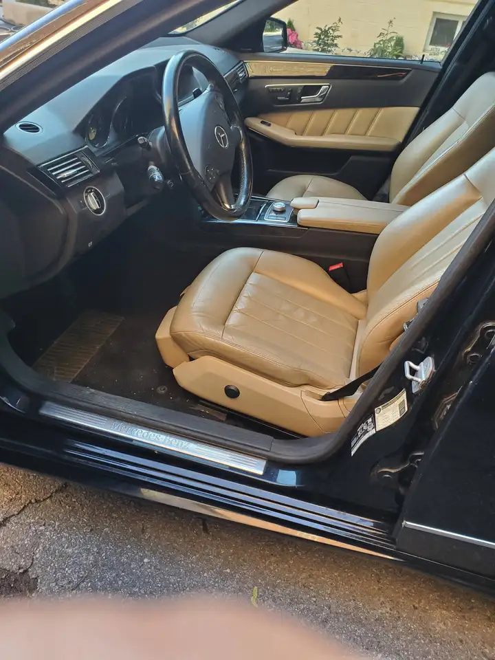 Mercedes-Benz E-Class снимка Mercedes-Benz E-Class