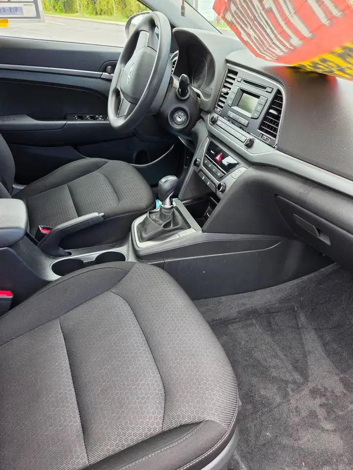 Hyundai ELANTRA снимка Hyundai ELANTRA