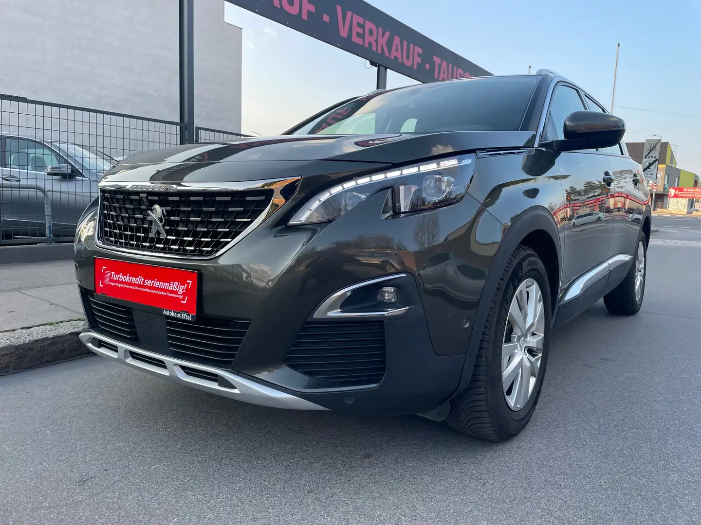 Peugeot 5008 1,5 BlueHDI Aut*NAVI*LED*TEMPOMAT*KEYLESS*KREDIT* Grau - 1