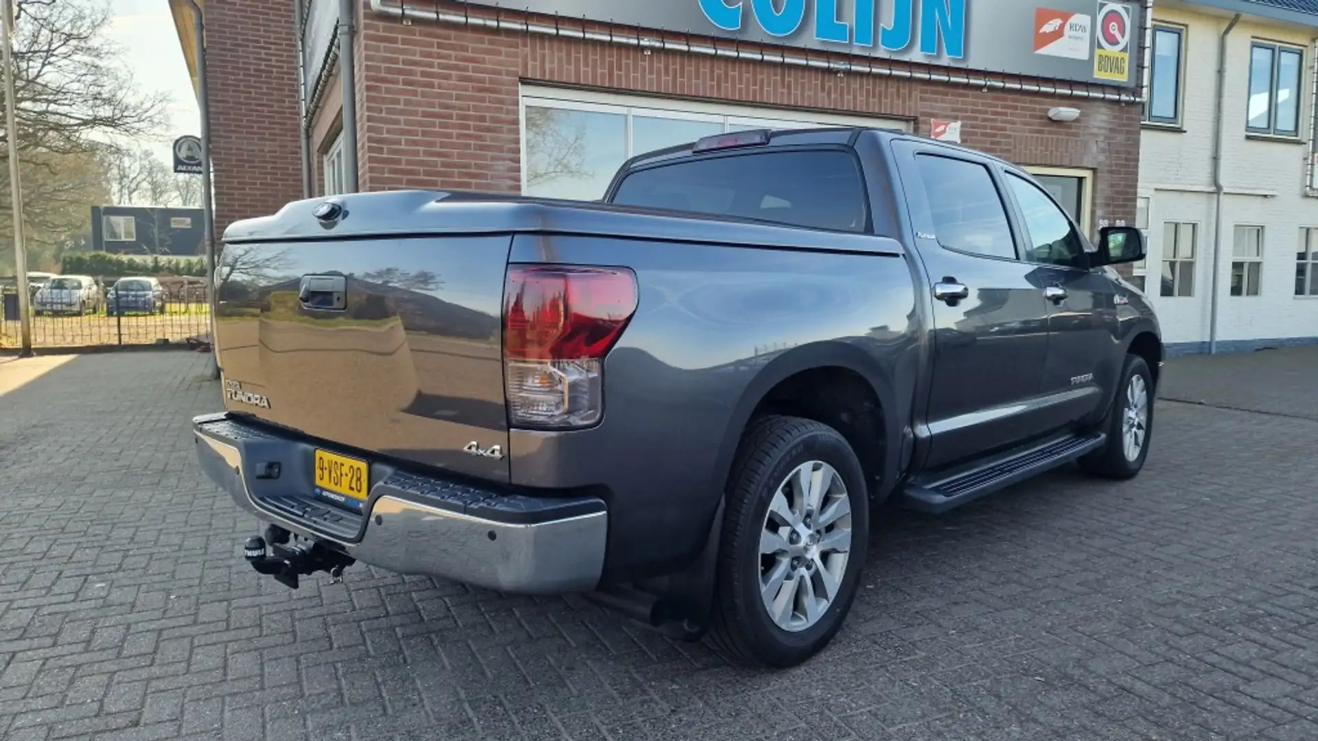 Toyota Tundra 5.7 V8 4WD DC Platinum, 1e Eigenaar, NL auto, Grijs - 2