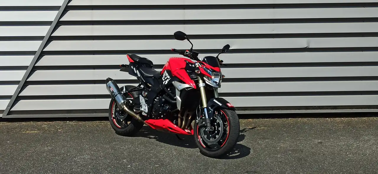 Suzuki GSR 750