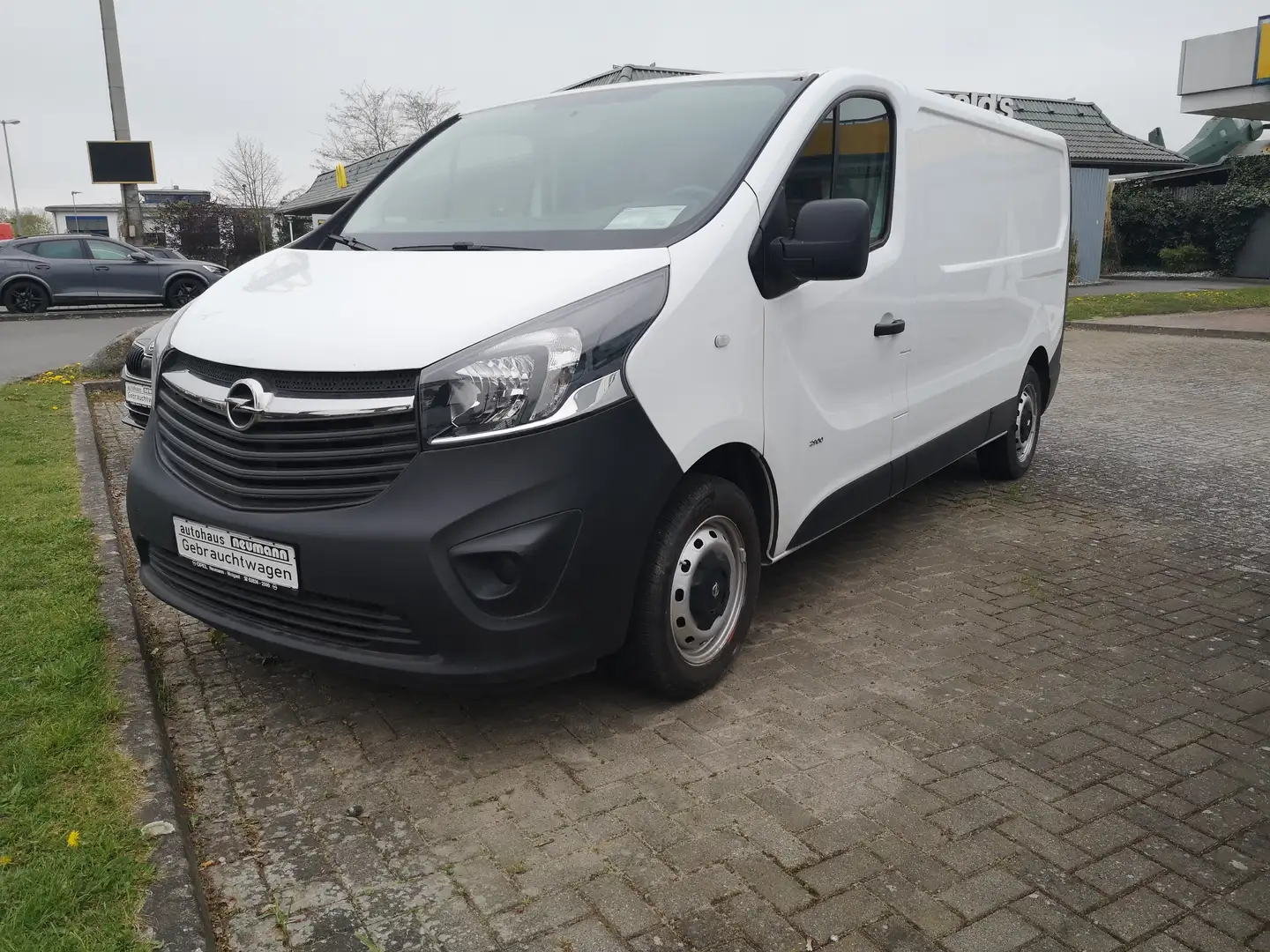 Opel Vivaro Kasten L2H1 2,9t - Anhängerzug, Allwetterber. Weiß - 1