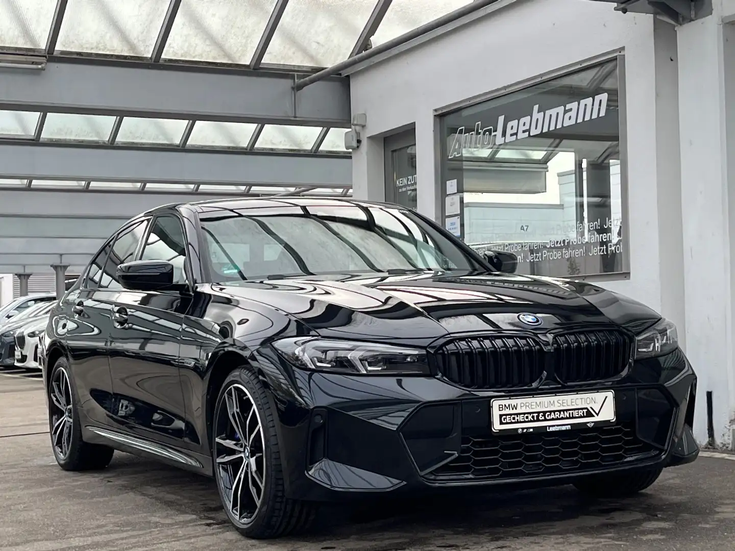 BMW 330 e xDrive Lim. M-Sport-Pro HK/GSD 2.J.GARANTIE Noir - 2