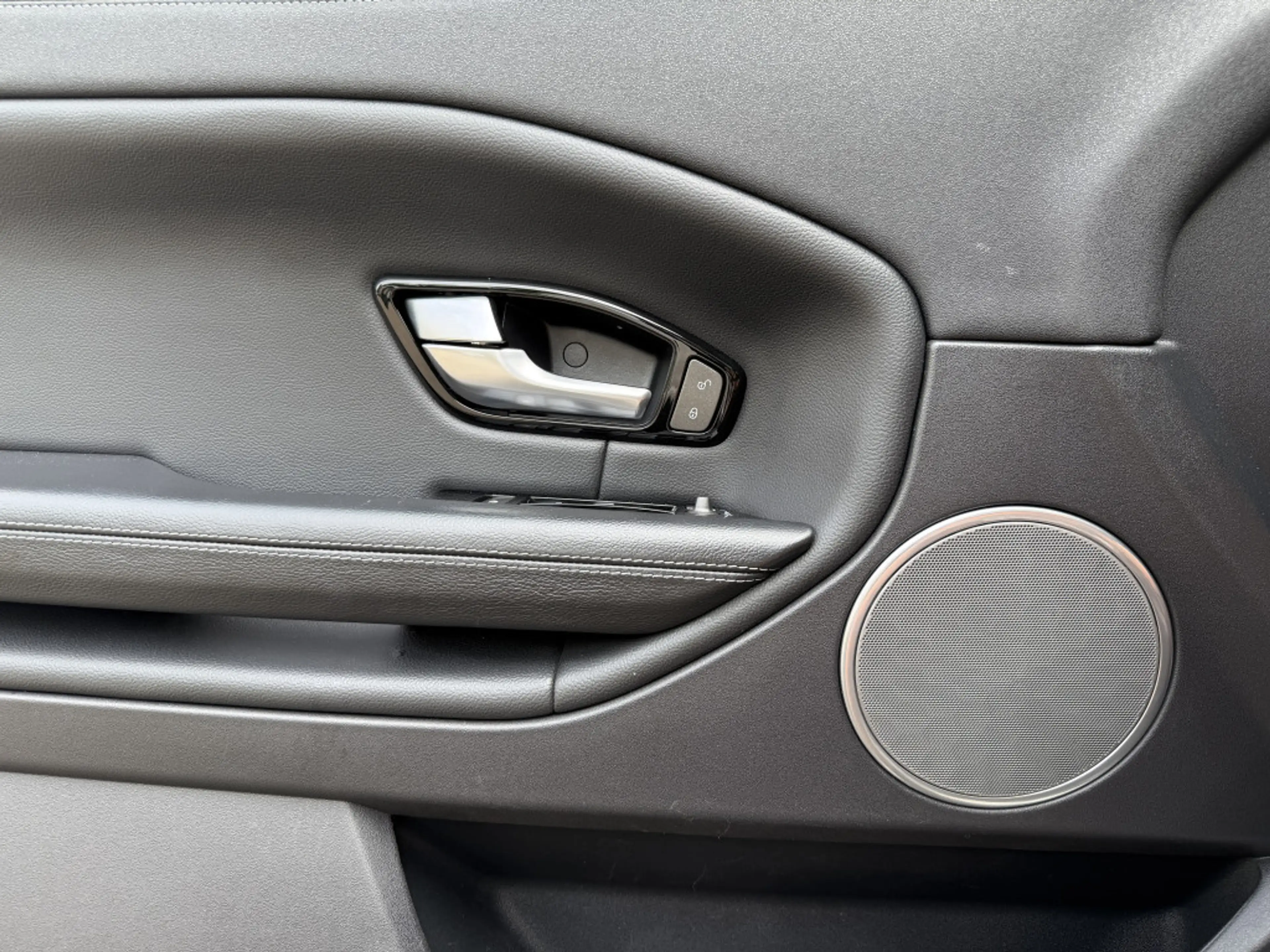 Land Rover Range Rover Evoque SE Dynamic Xenon Navi Pano — photo 11