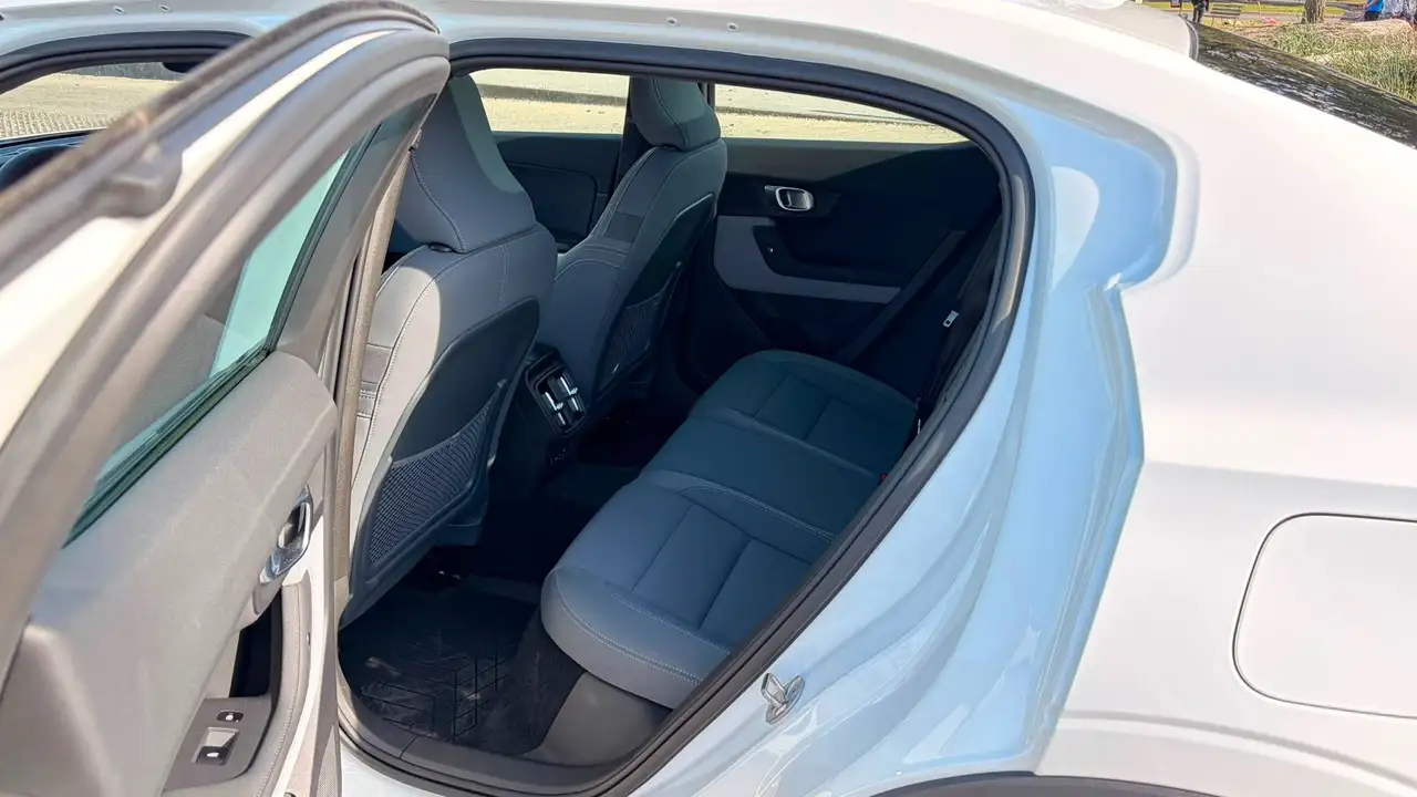 Polestar 2 снимка Polestar 2