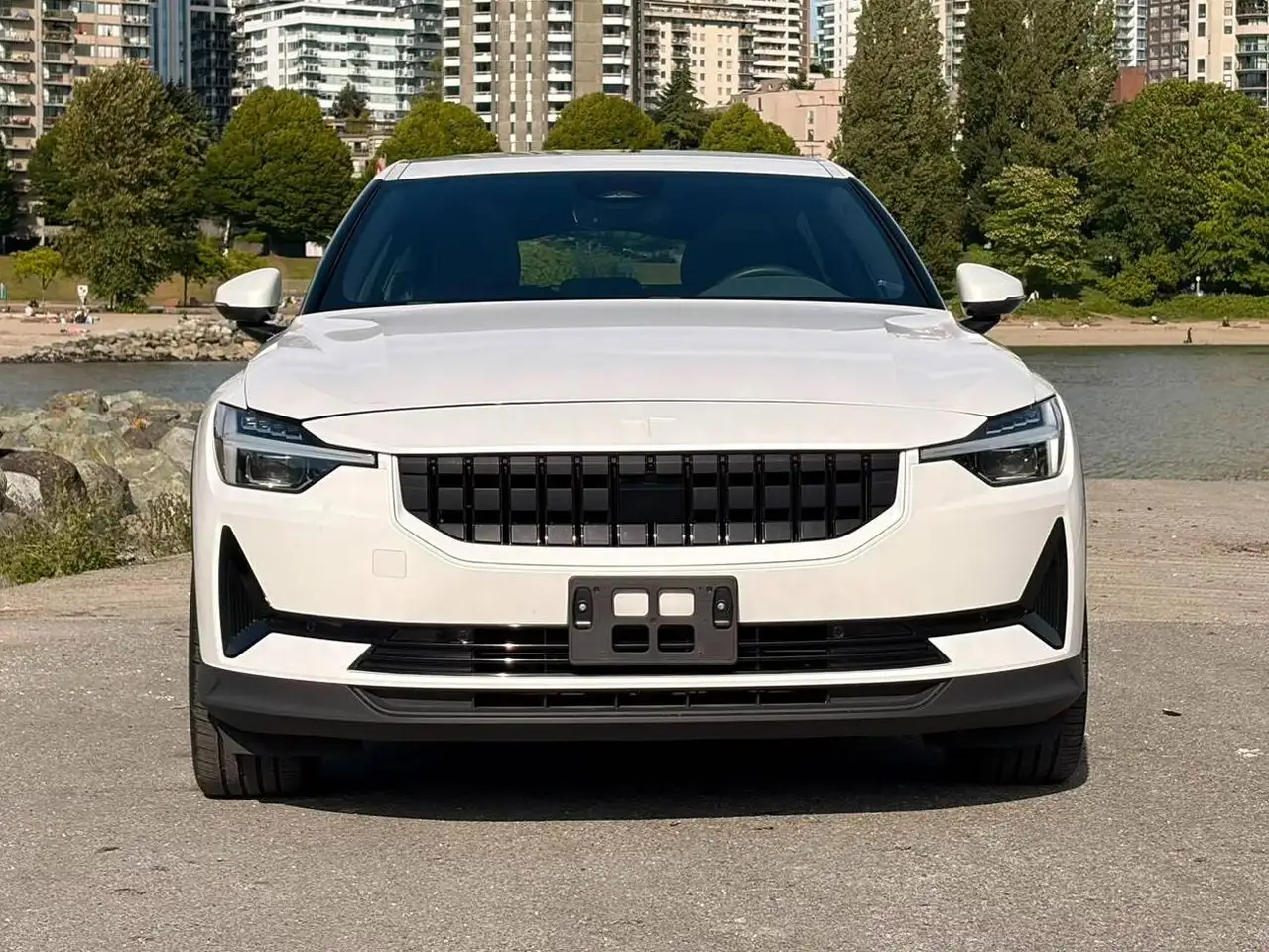 Polestar 2 снимка Polestar 2