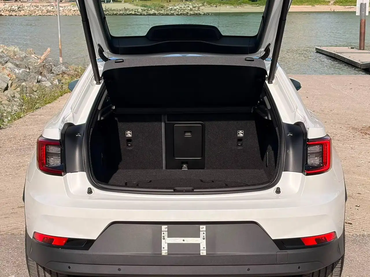Polestar 2 снимка Polestar 2