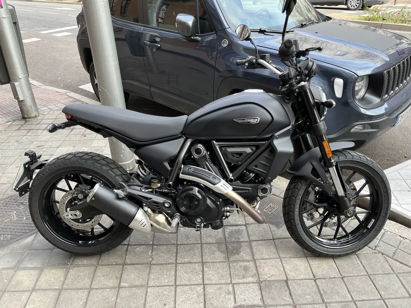 Ducati Scrambler Negro - 1