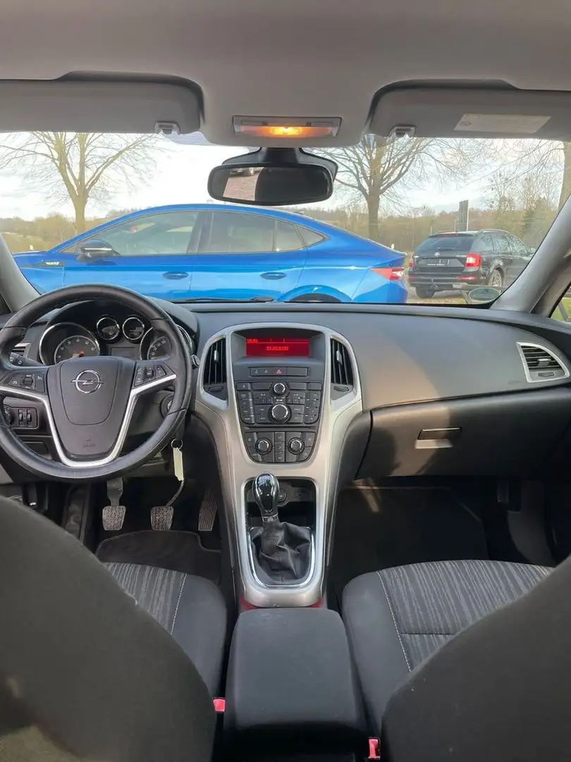 Opel Astra J Lim. 5-trg. Design Edition Чорний - 2