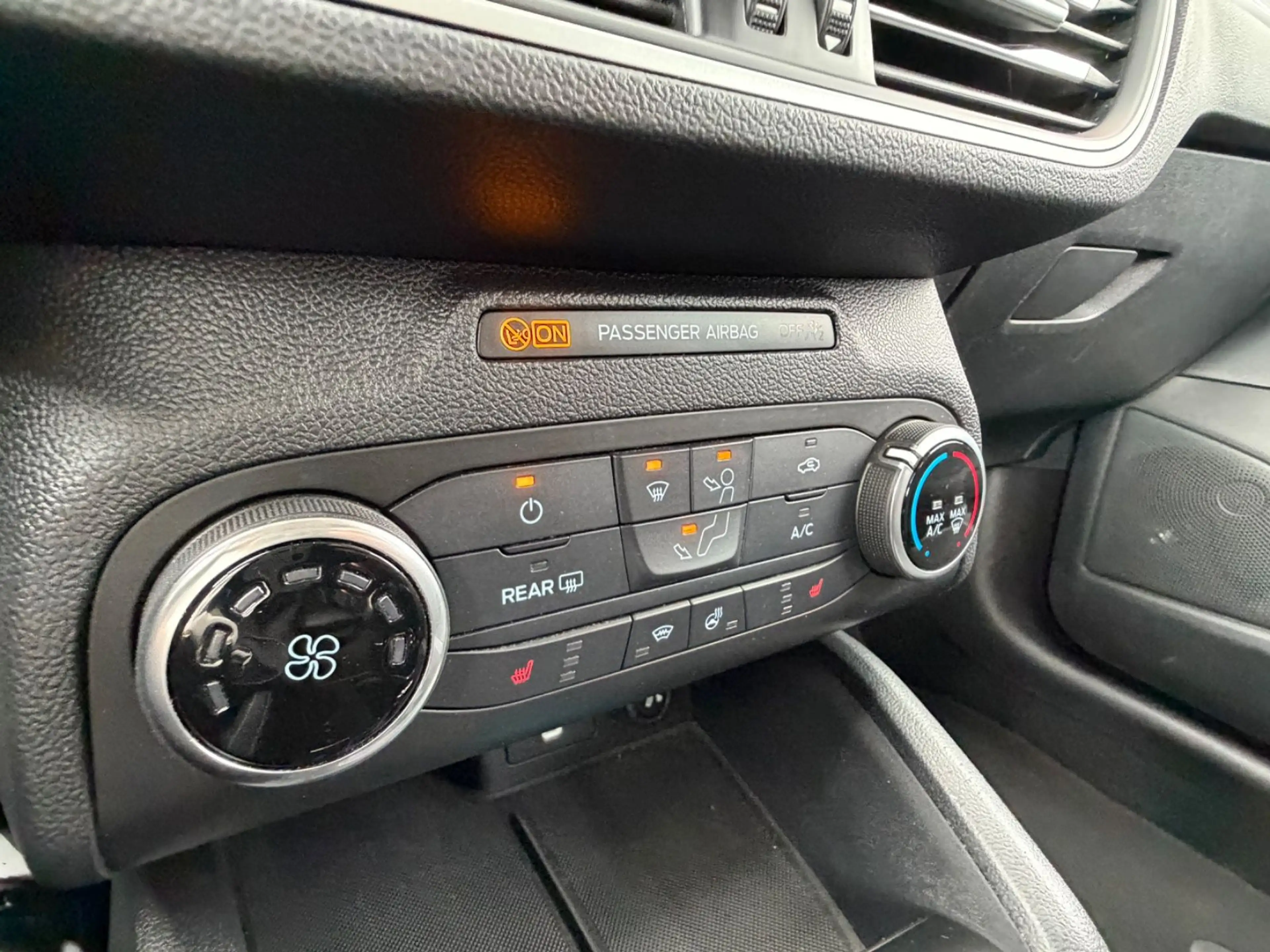 Ford Focus Turnier 1.5 ECOB Cool & Connect/1.Hand — photo 10