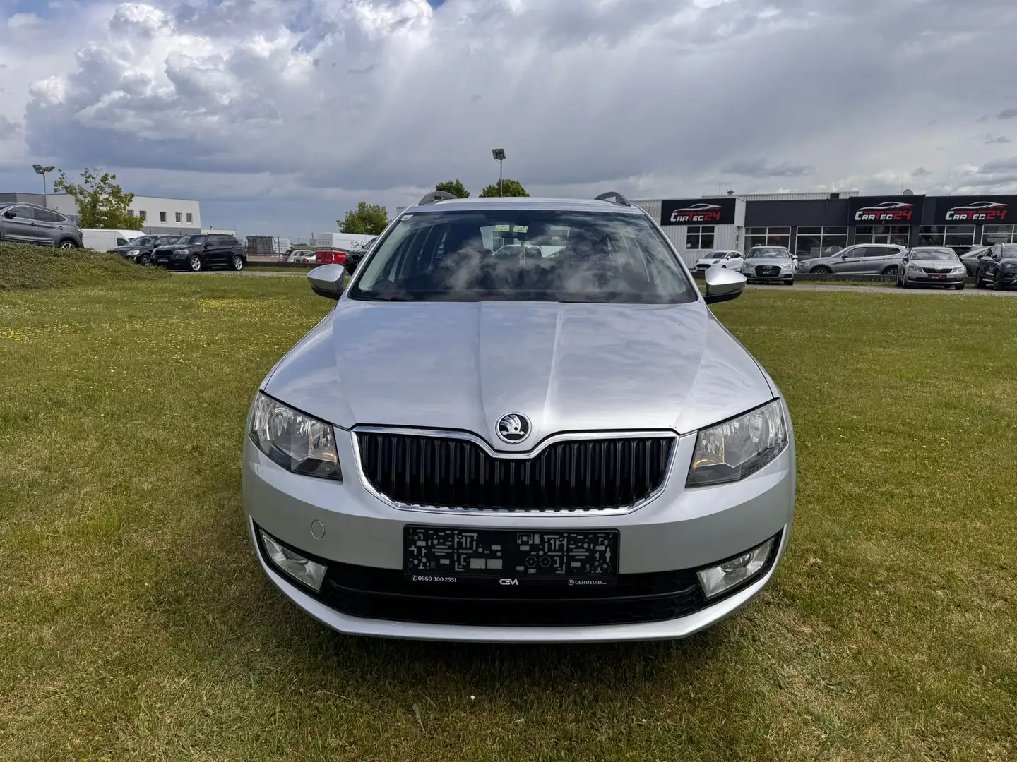 Skoda Octavia Combi 1,6 Ambition TDI 4x4 *HÄNDLER/EXPORT* Gris - 2
