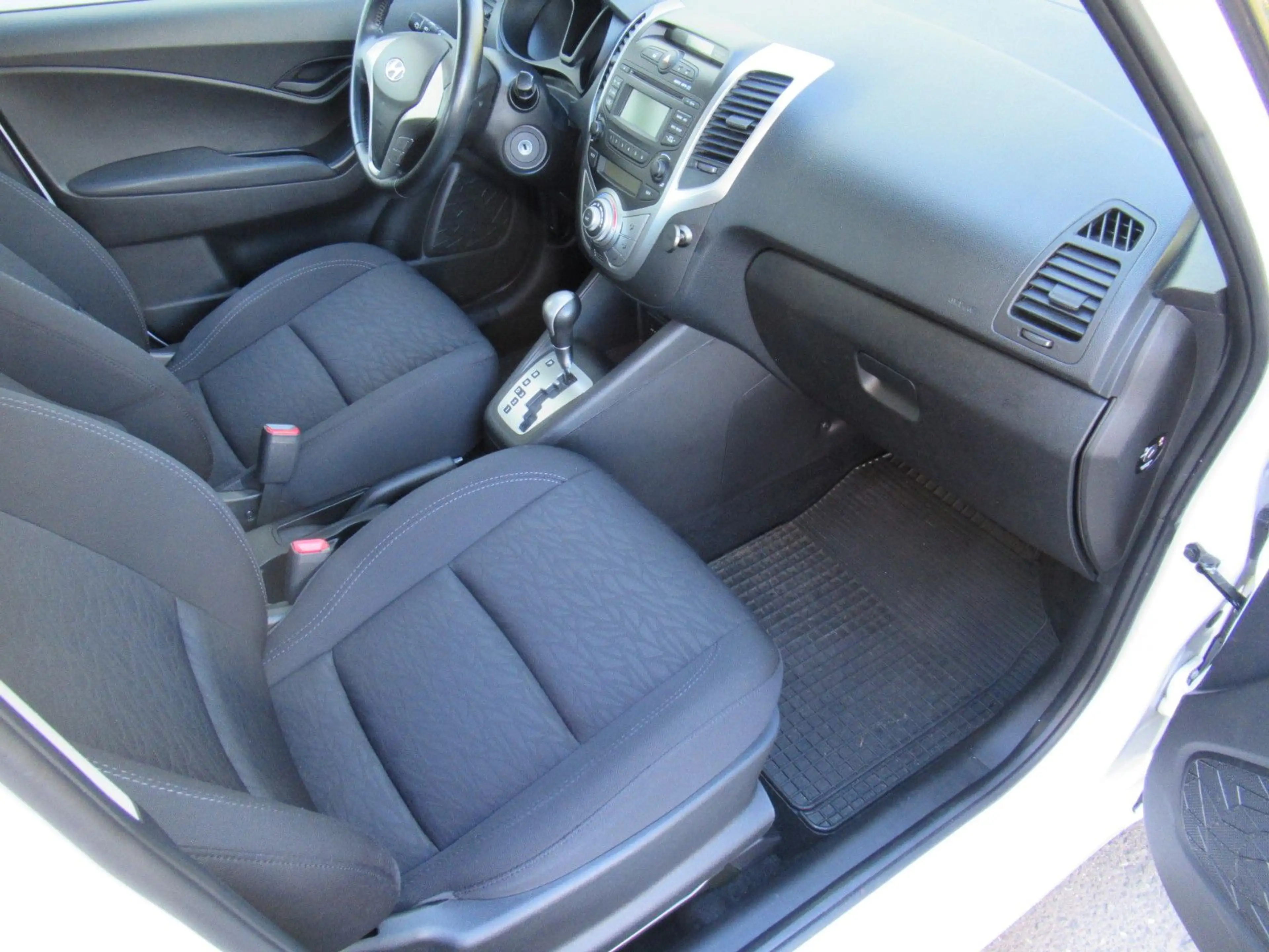 Hyundai iX20 1.6 Trend Automatik 2.Hd./Klima/eFH/ZV... — photo 14