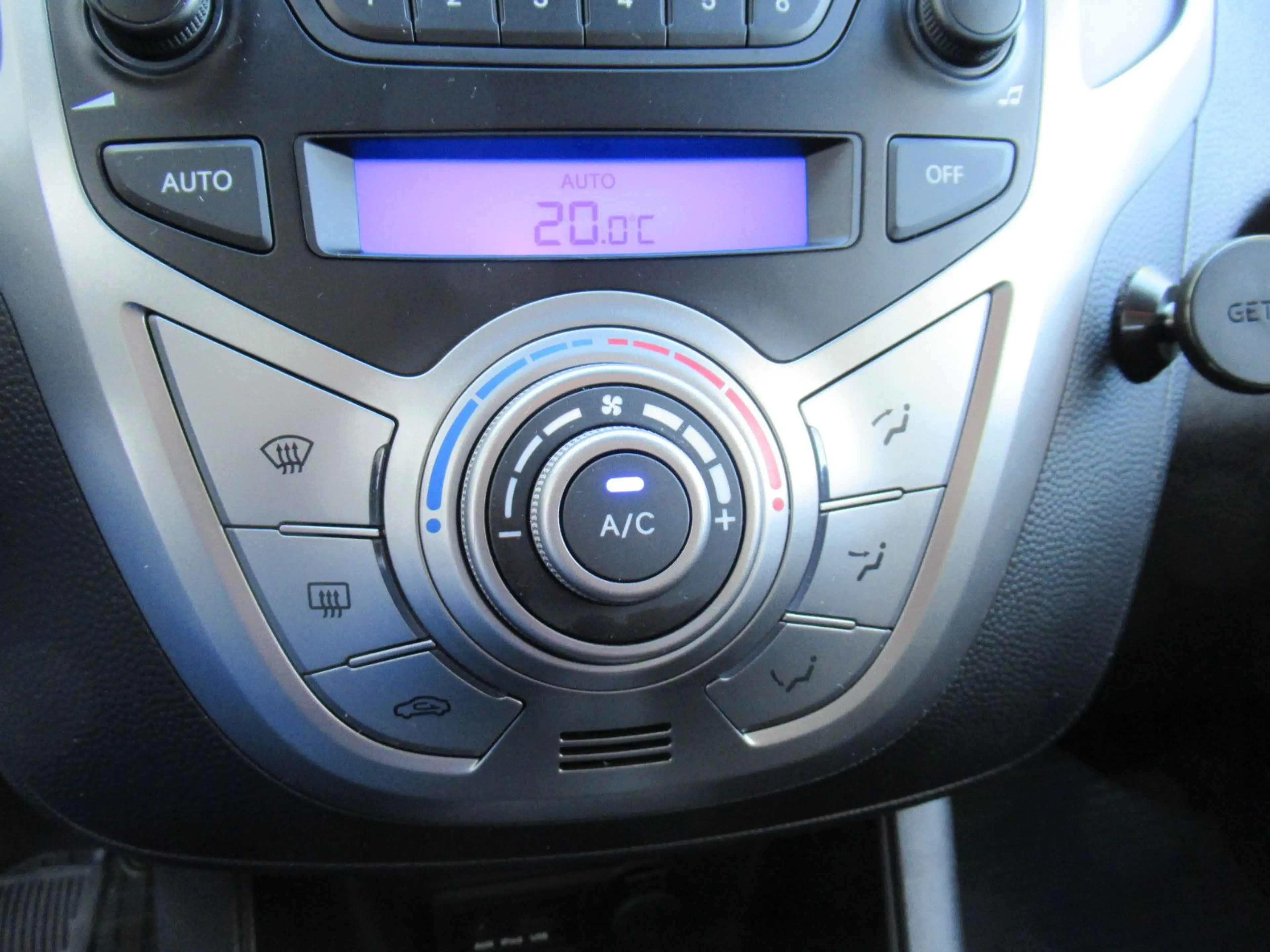 Hyundai iX20 1.6 Trend Automatik 2.Hd./Klima/eFH/ZV... — photo 23