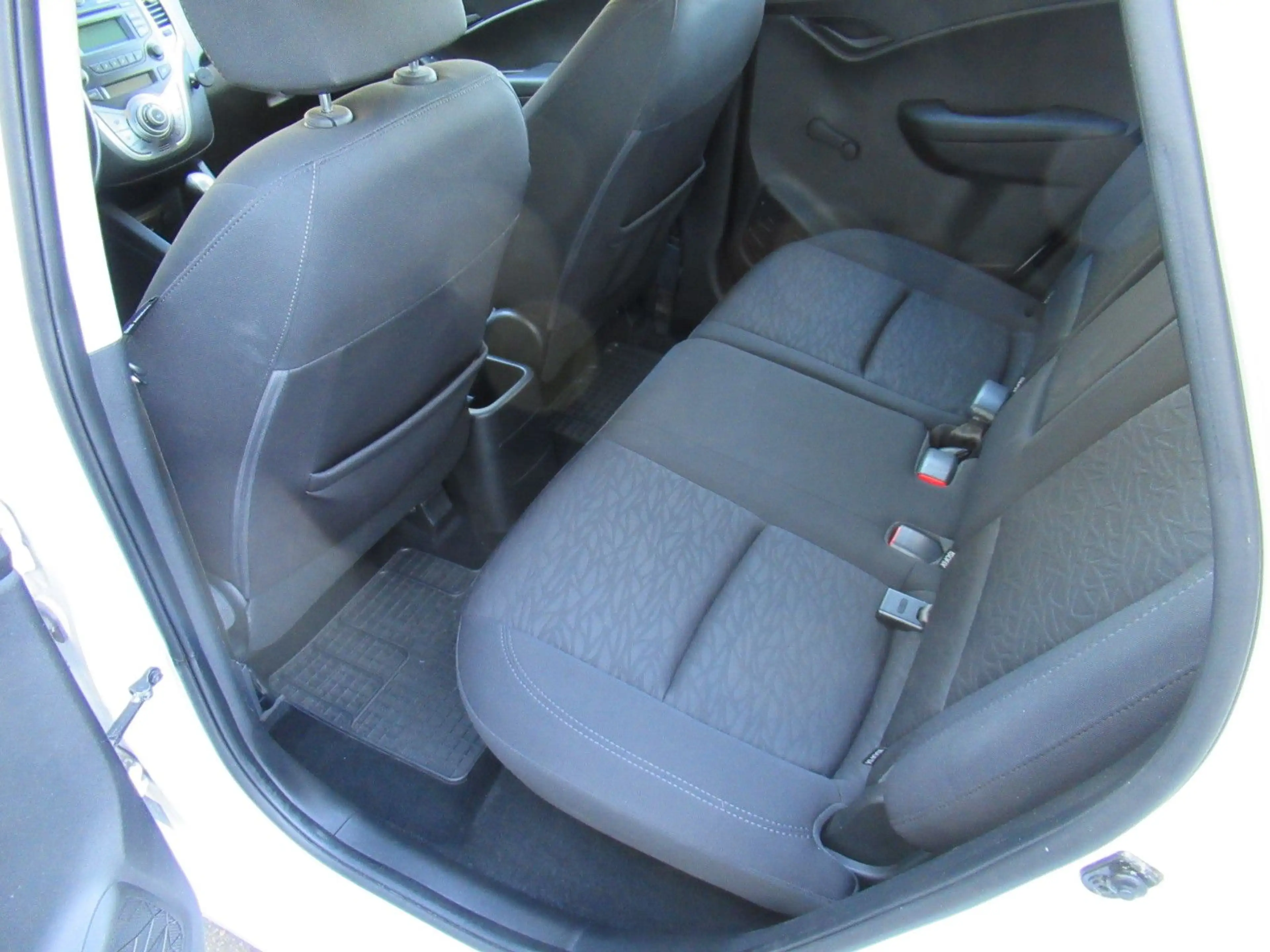 Hyundai iX20 1.6 Trend Automatik 2.Hd./Klima/eFH/ZV... — photo 17
