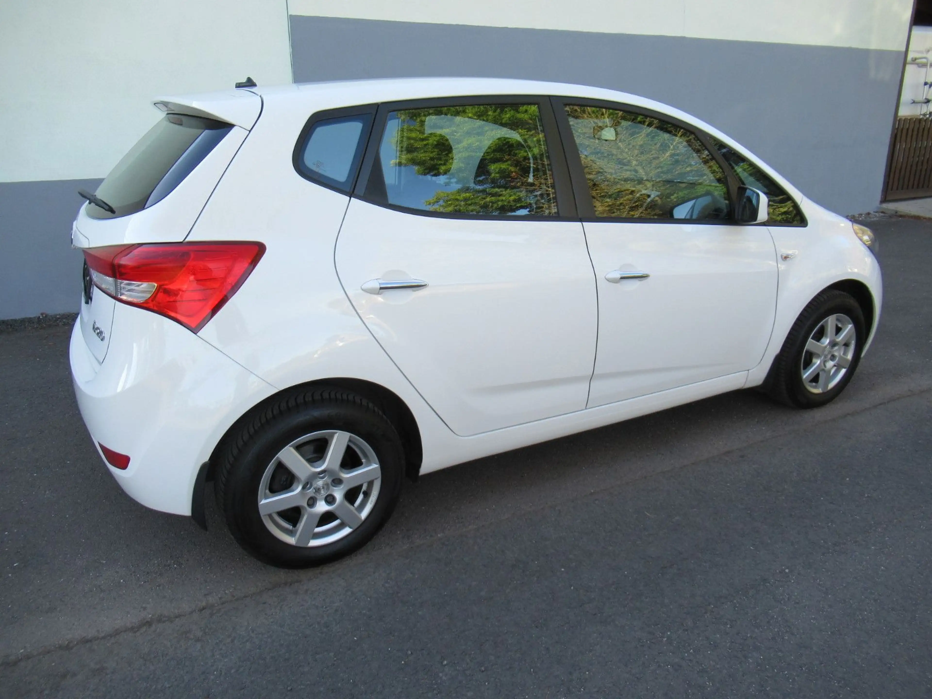 Hyundai iX20 1.6 Trend Automatik 2.Hd./Klima/eFH/ZV... — photo 4