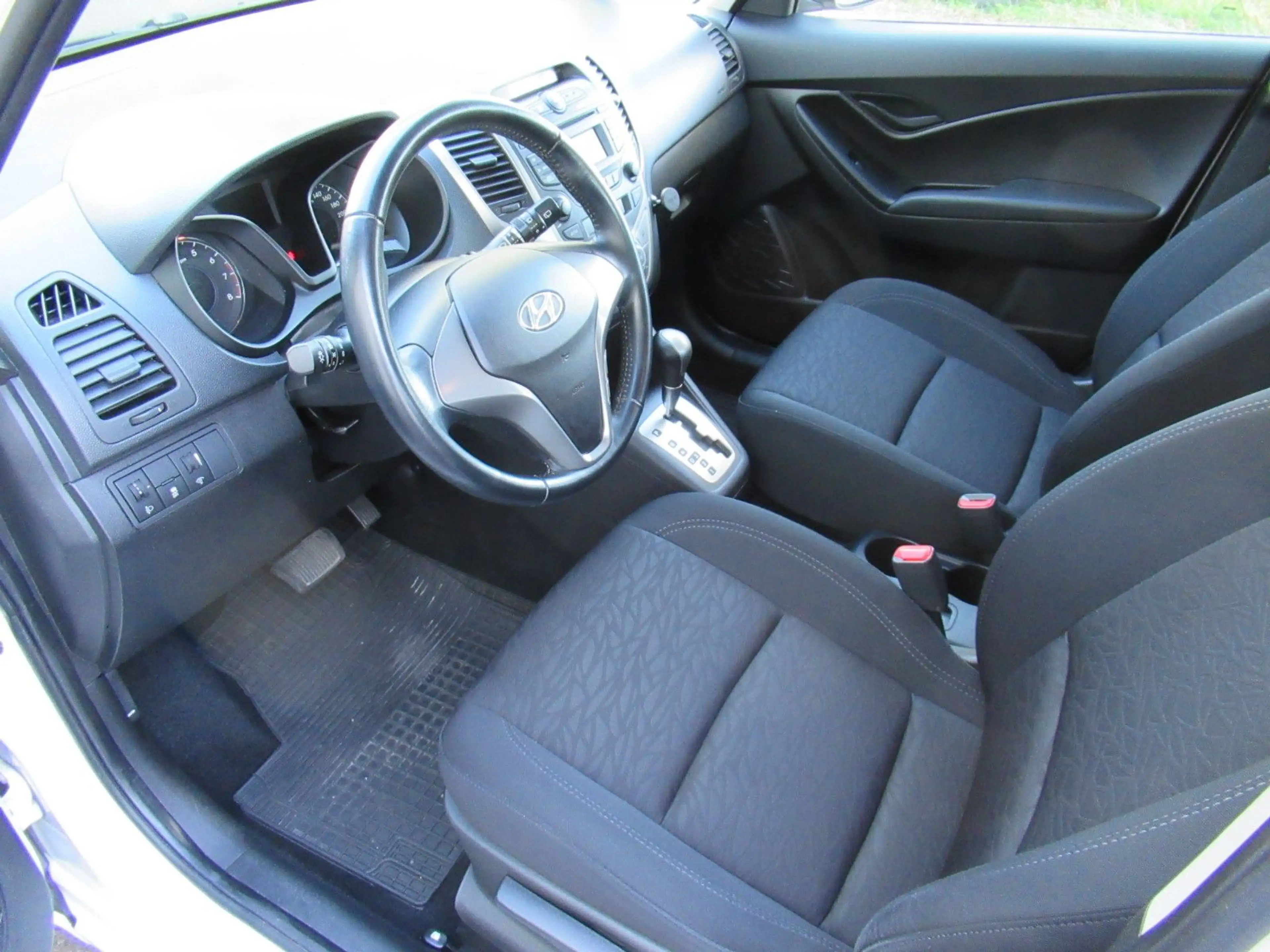 Hyundai iX20 1.6 Trend Automatik 2.Hd./Klima/eFH/ZV... — photo 18