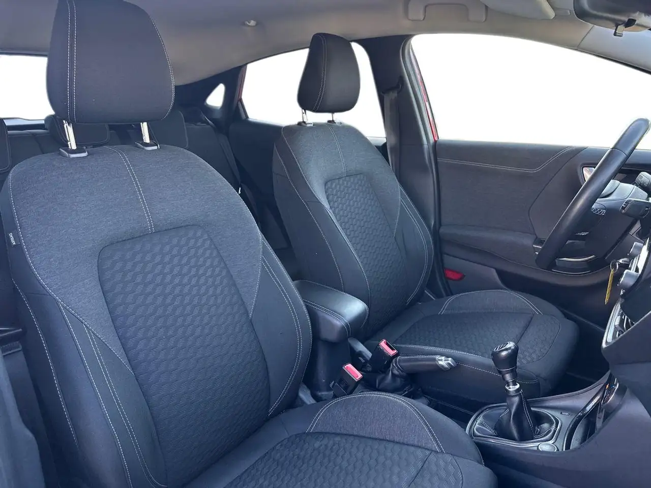 Ford Puma 1.0 EcoBoost Hybrid Titanium, миниатюра 16