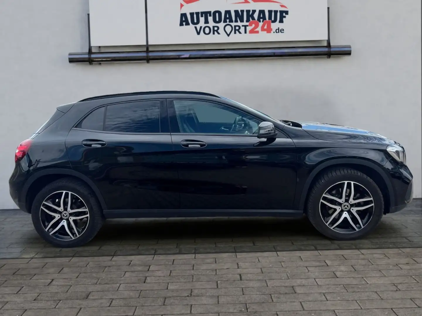 Mercedes-Benz GLA 220 4Matic*AMG*Urban*4-Matic*Memory*Leder* Klima Navi Schwarz - 2