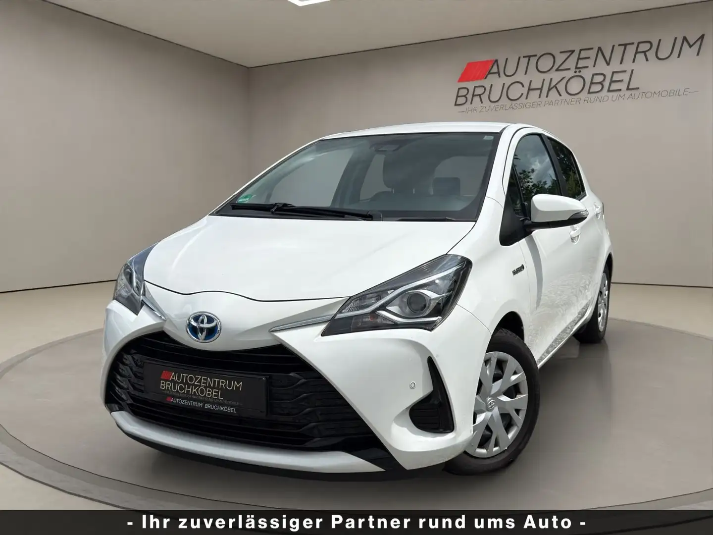 Toyota Yaris Hybrid Comfort |KAM|NAVI|PDC|1HD| Blanc - 1