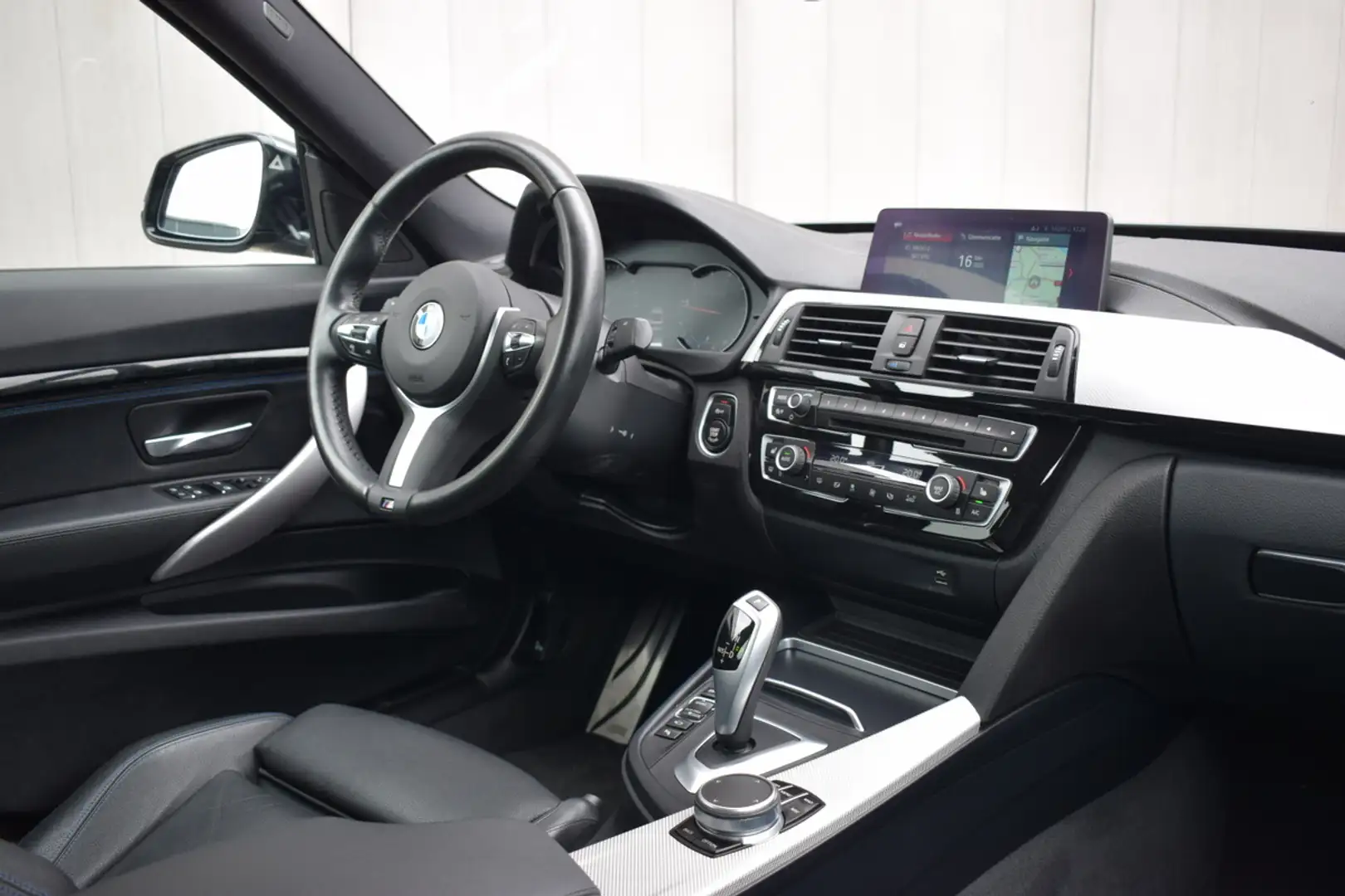 BMW 320 3-serie 320i GT XDrive High Executive M-Sport LED Grijs - 2