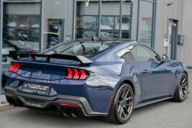 Ford Mustang view 4