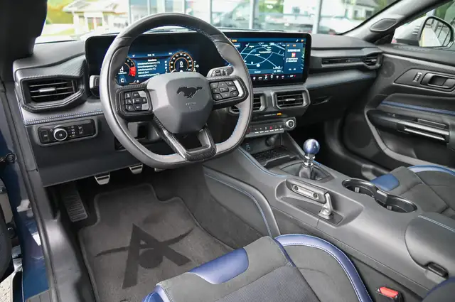 Ford Mustang view 9