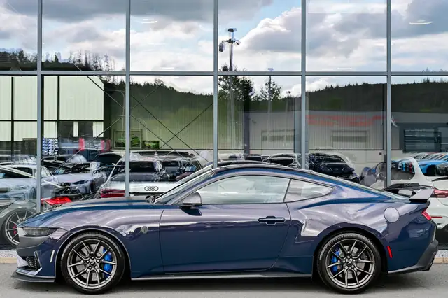 Ford Mustang view 6