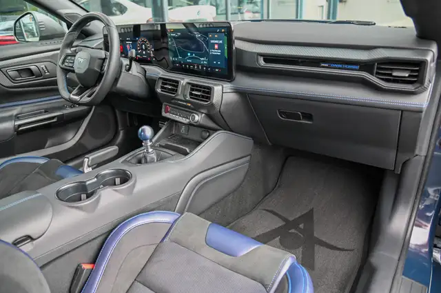Ford Mustang view 10