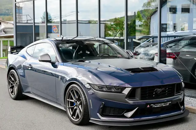 Ford Mustang view 3