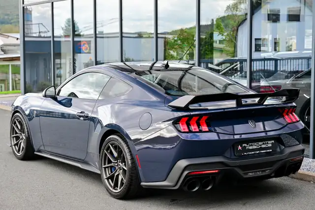 Ford Mustang view 5