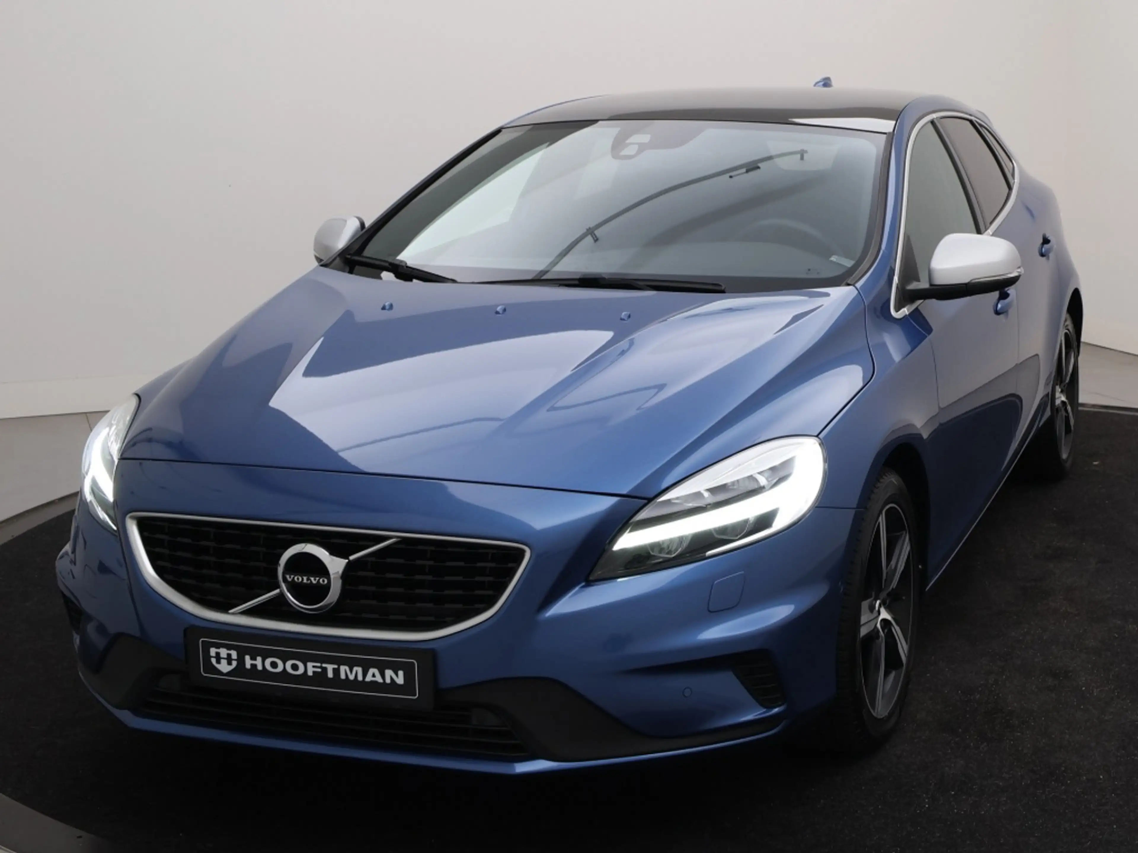 Volvo V40 T3 AUT(6) POLAR+ SPORT LUXURY PANORAMADAK STANDKAC — photo 6