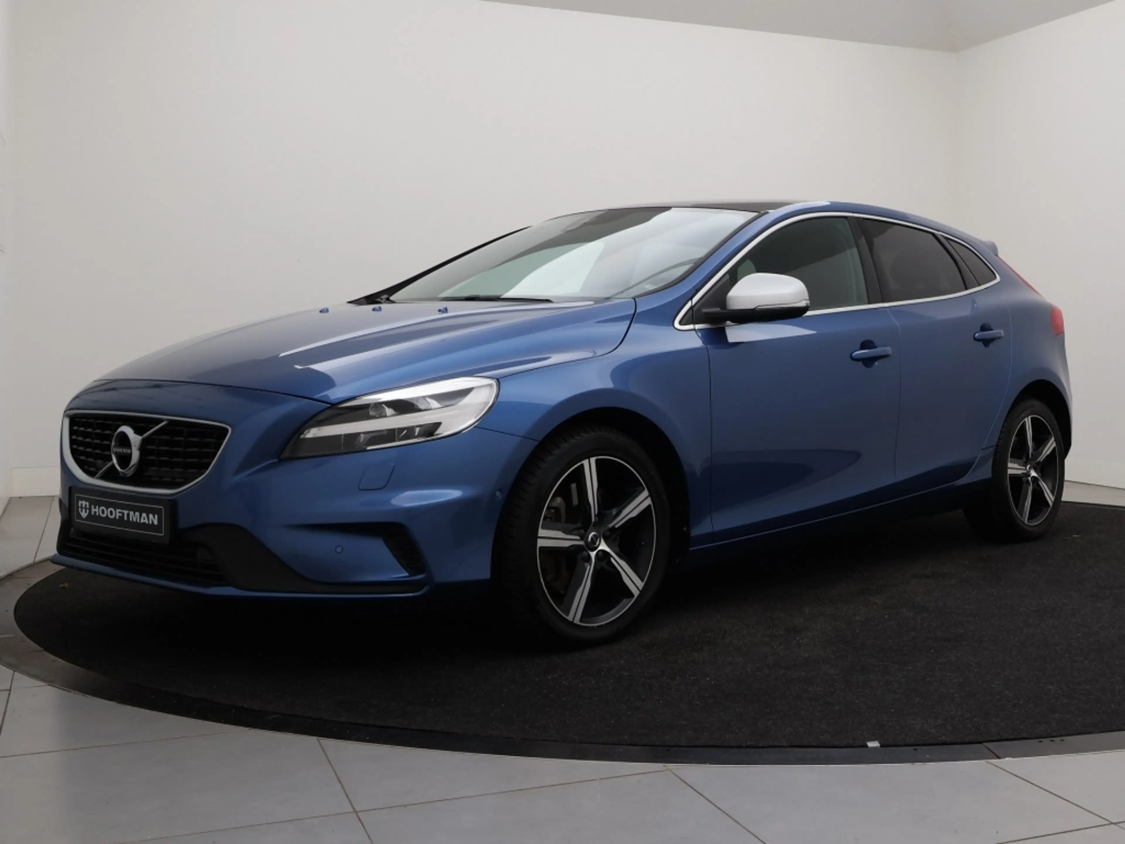 Volvo V40 T3 AUT(6) POLAR+ SPORT LUXURY PANORAMADAK STANDKAC — photo 2