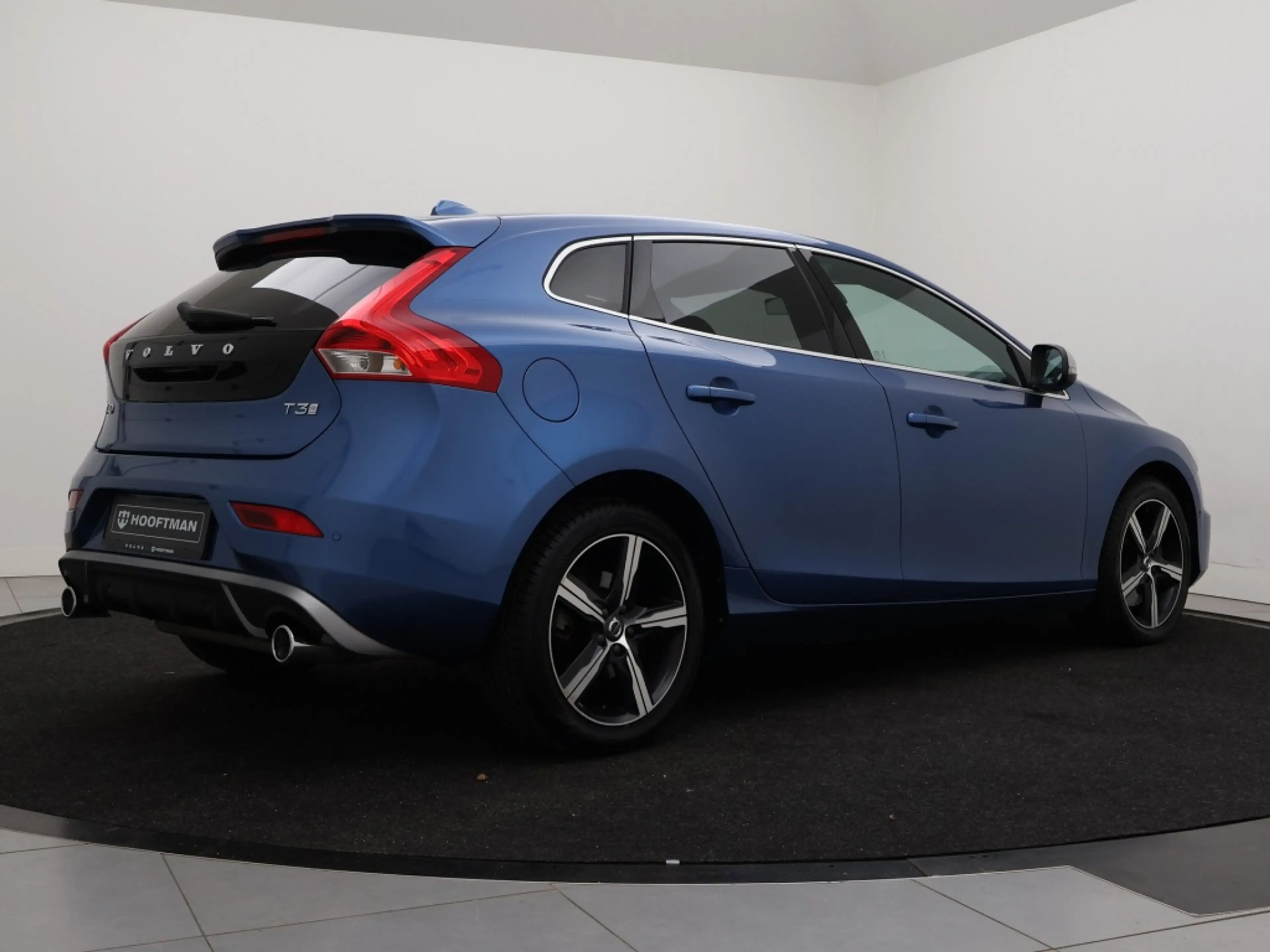 Volvo V40 T3 AUT(6) POLAR+ SPORT LUXURY PANORAMADAK STANDKAC — photo 3