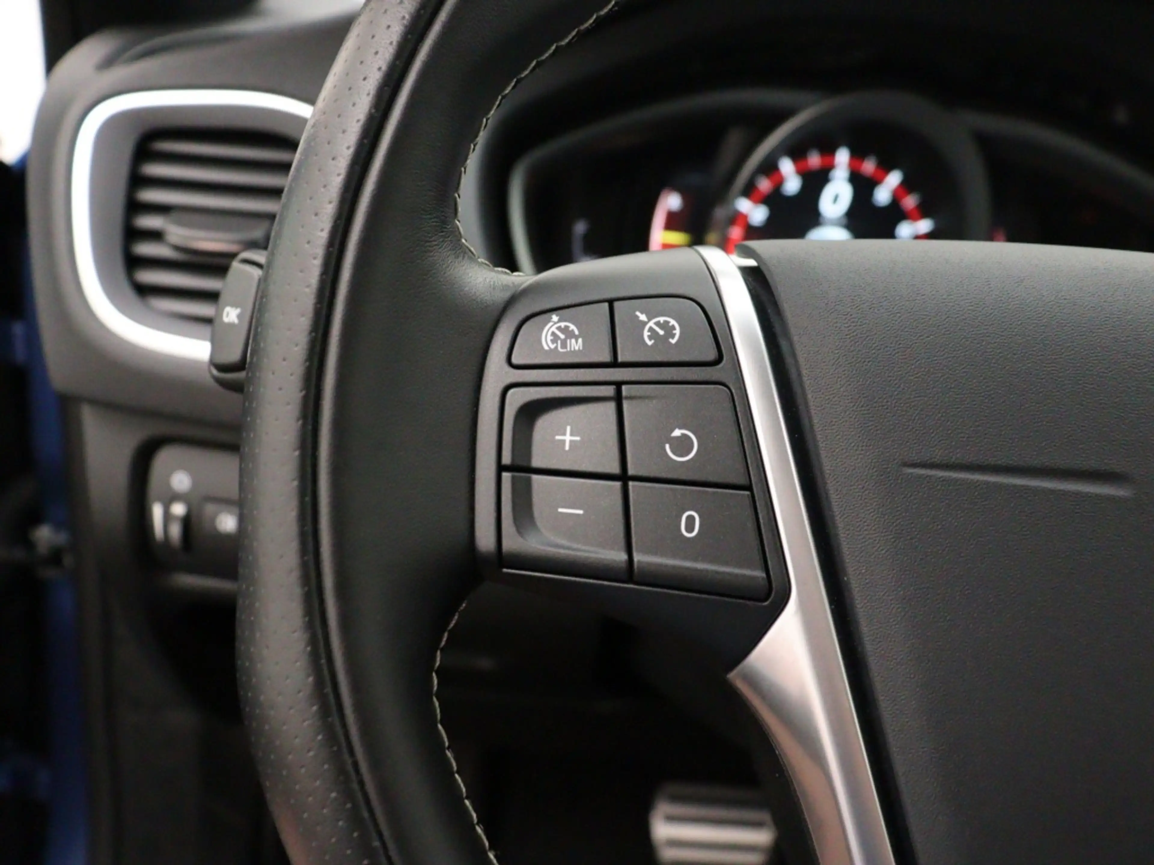Volvo V40 T3 AUT(6) POLAR+ SPORT LUXURY PANORAMADAK STANDKAC — photo 13