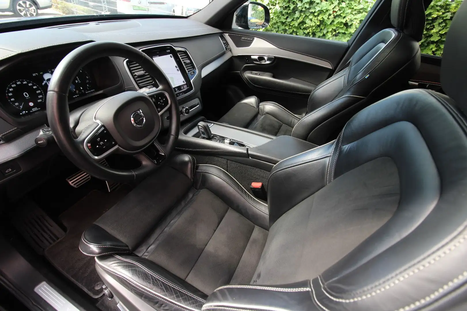 Volvo XC90 R Design B5 AWD~Pano~360~AHK~ Schwarz - 2