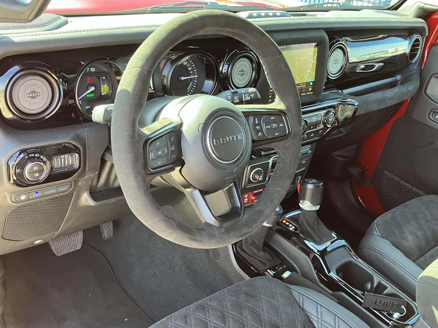 Jeep Wrangler BRUTE Rubicon 4xe 380 | 22" | Hard-Top | Custom | Rouge - 2