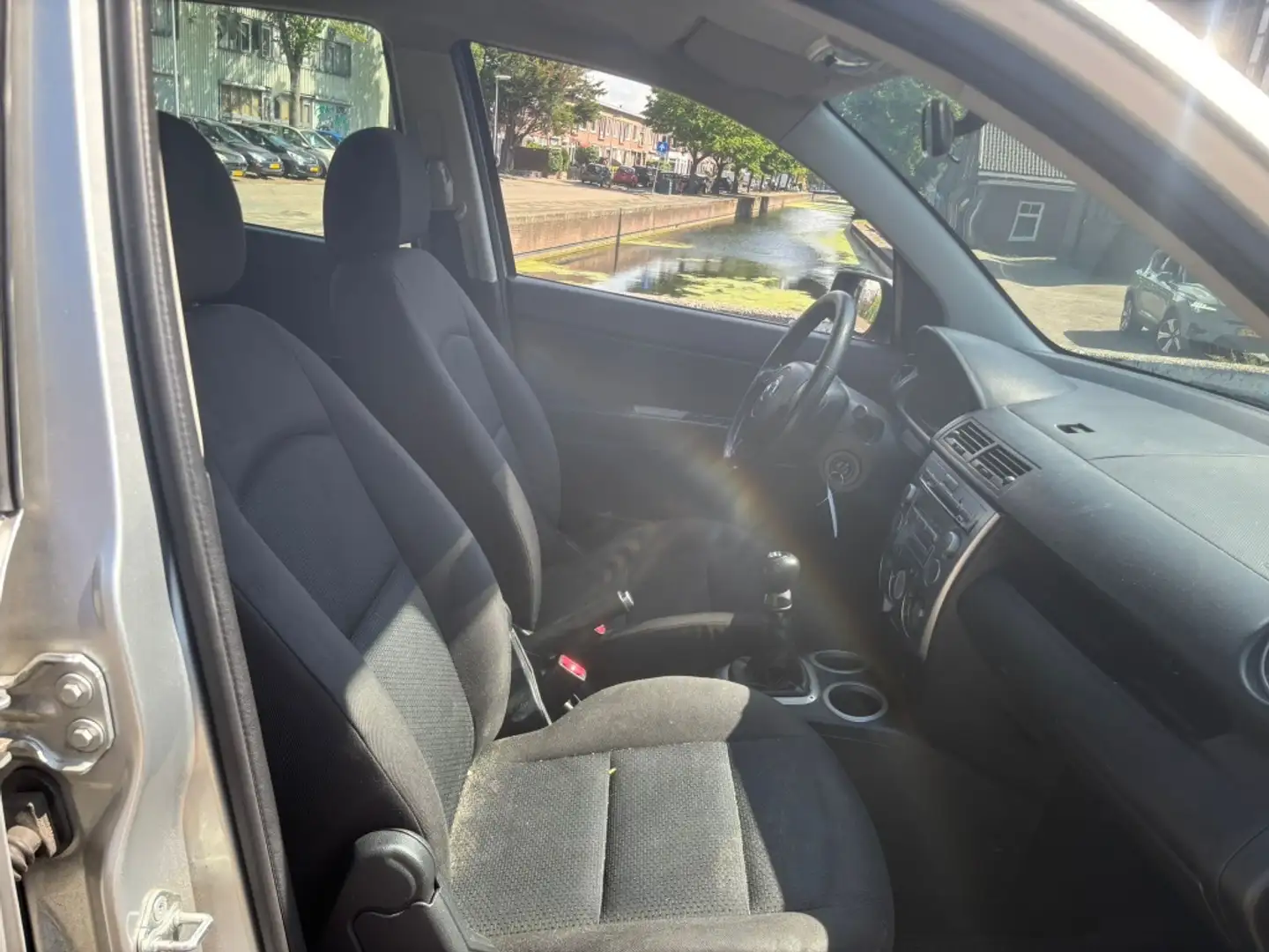 Mazda 2 1.4 Exclusive 5Drs airco apk tot 12-03-2026 Gris - 2