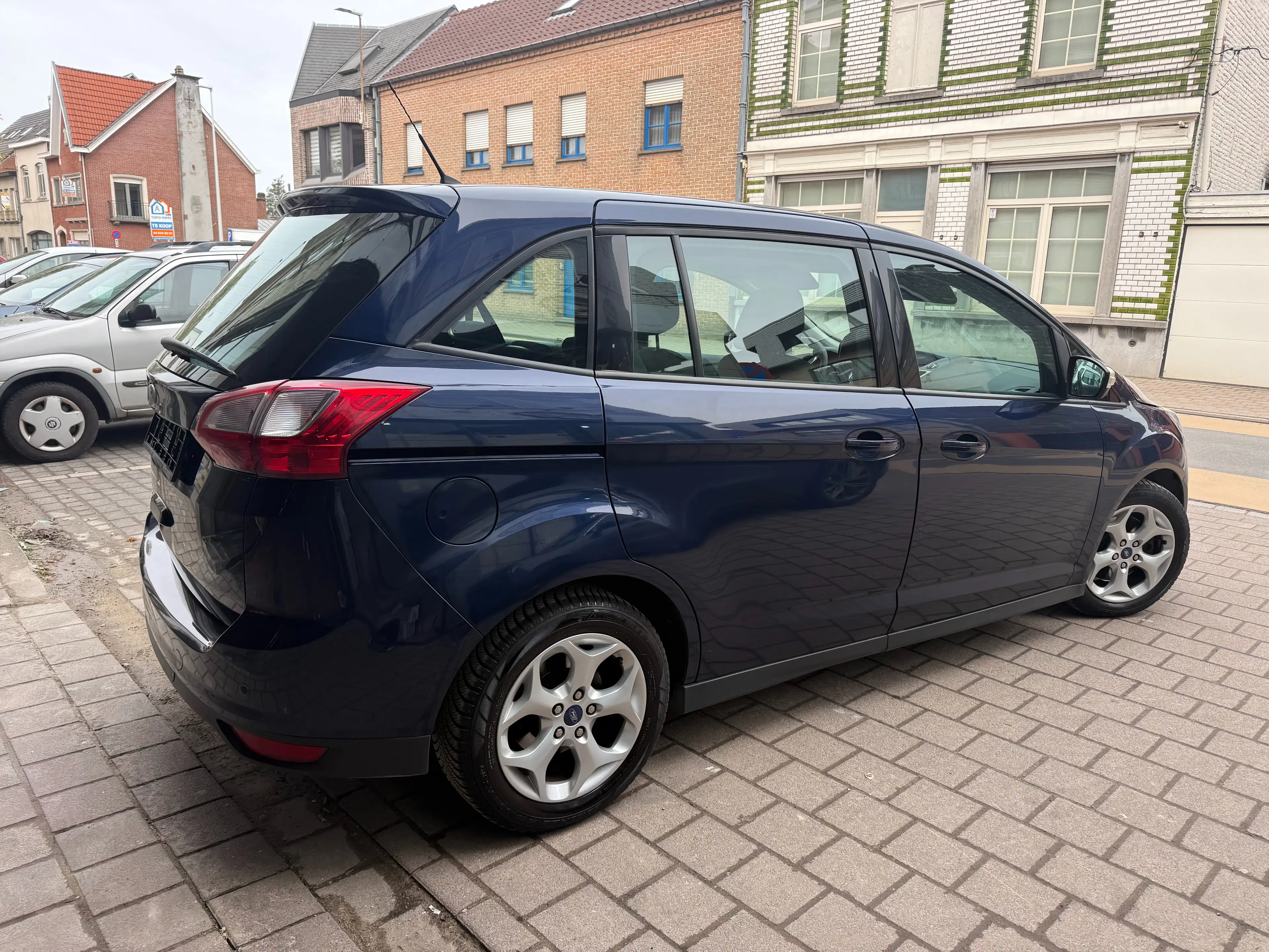 Ford Grand C-Max Grand C-Max 1.6 Essence 1er Proprio Carnet Ford Ga — photo 4