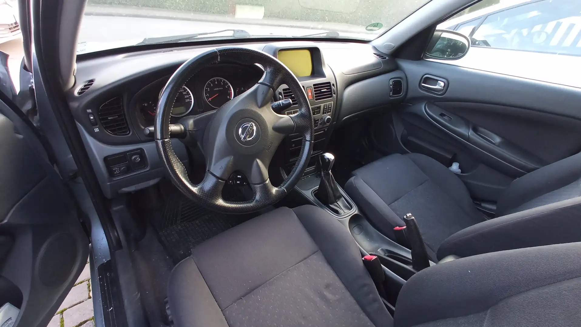 Nissan Almera Almera Fließheck  5-Türer 1.5 acenta - 2