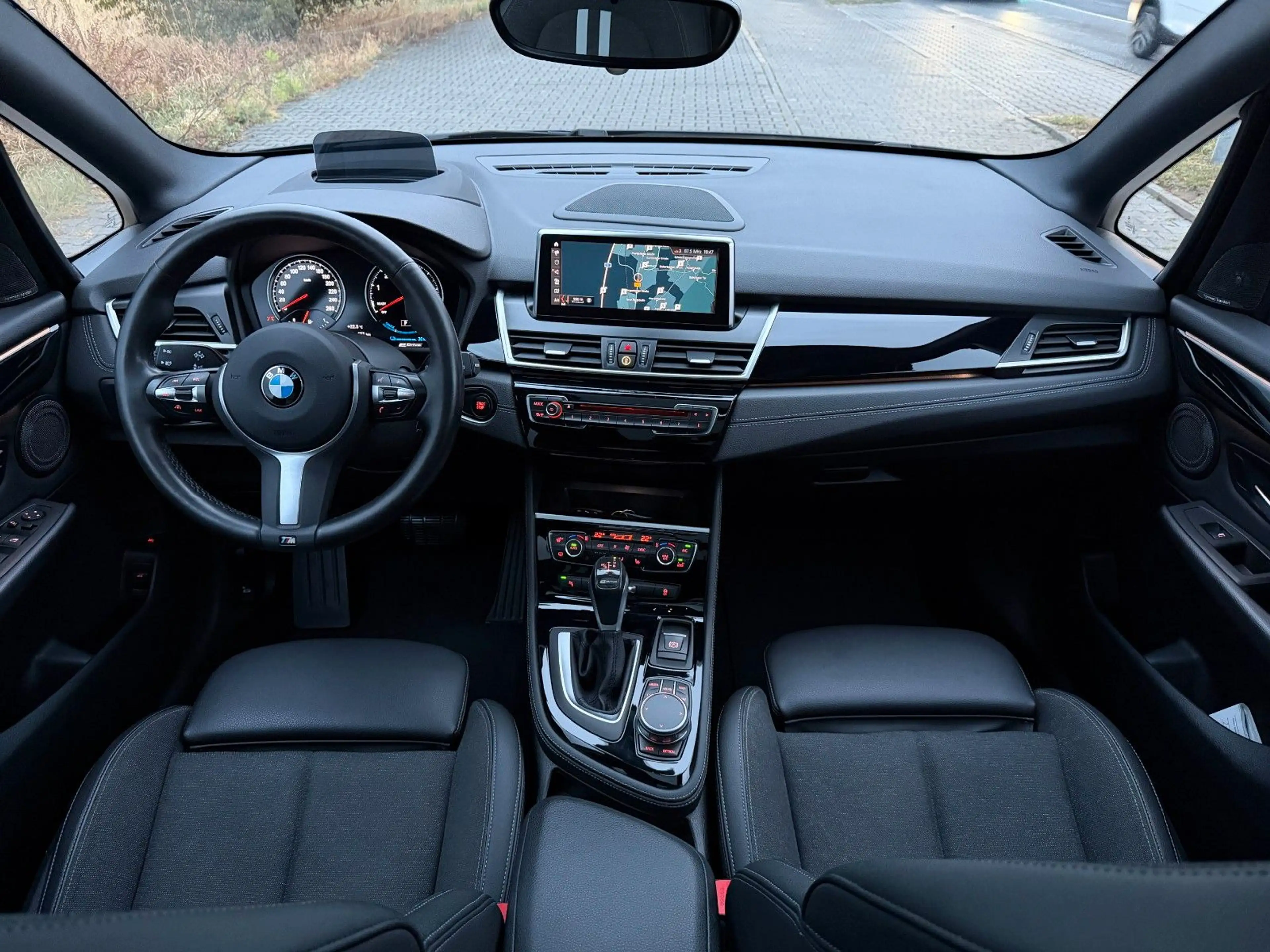 BMW 225 225xe Active Tourer M-Sport *ABSOLUT VOLL* — photo 10
