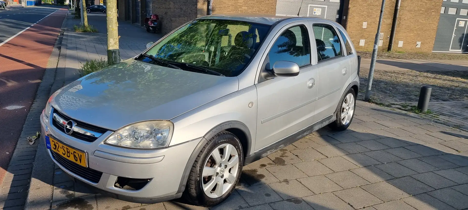 Opel Corsa Corsa 1.2-16V Silverline Zilver - 1