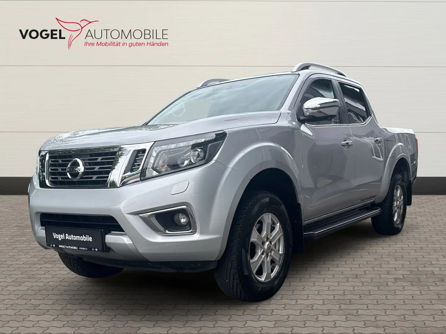 Nissan Navara DC 4x4 2.3 dCi N-Connecta +Sitzheiz+NAV Silber - 1