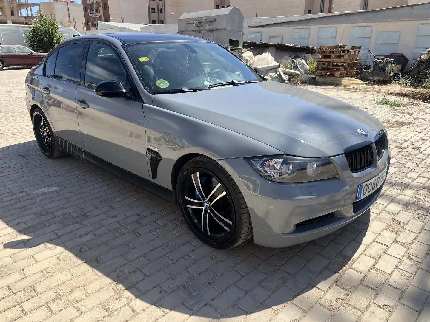 BMW 320 320d - 1